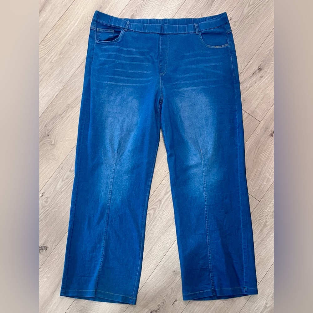 Women’s 3X Stretchy Blue Jeans with Subtle Fade